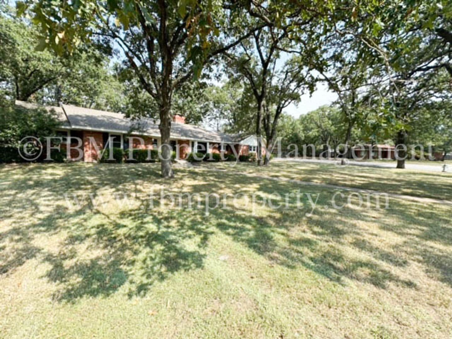 Corsicana House: 900 Dobbins Road