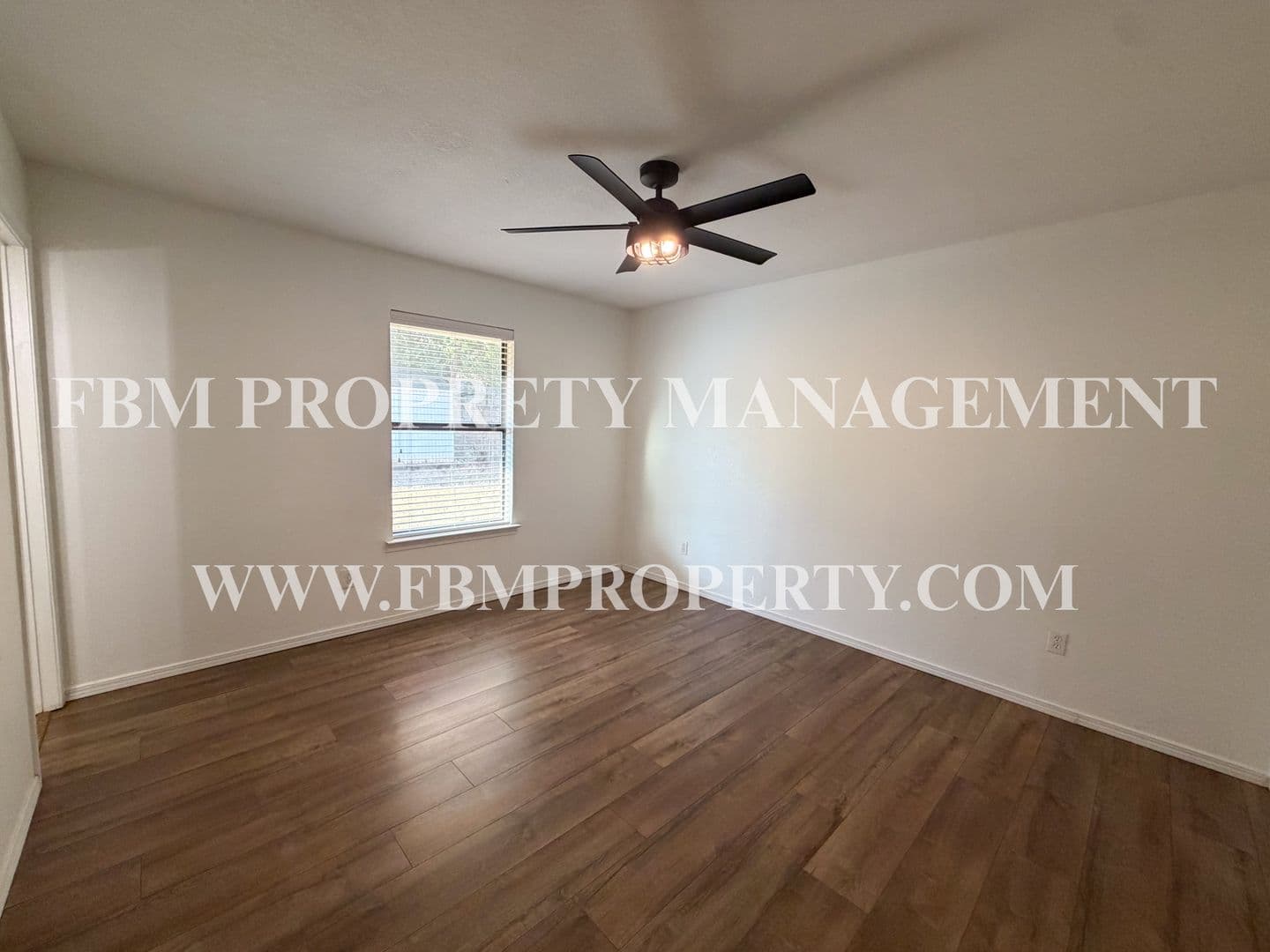 Midlothian House: 616 E Avenue E