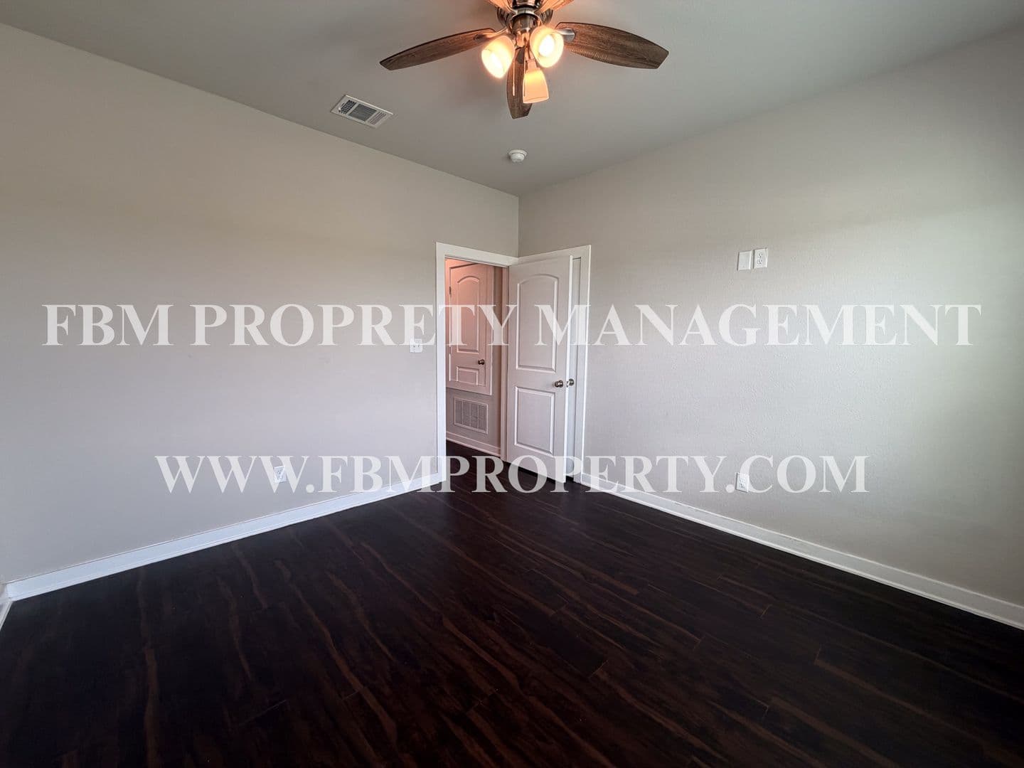 Corsicana House: 3708 Skylane Avenue