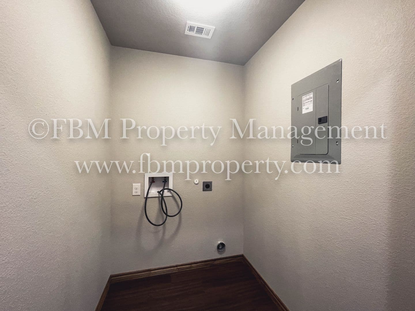 Italy Apartment: 460 Clark Street
