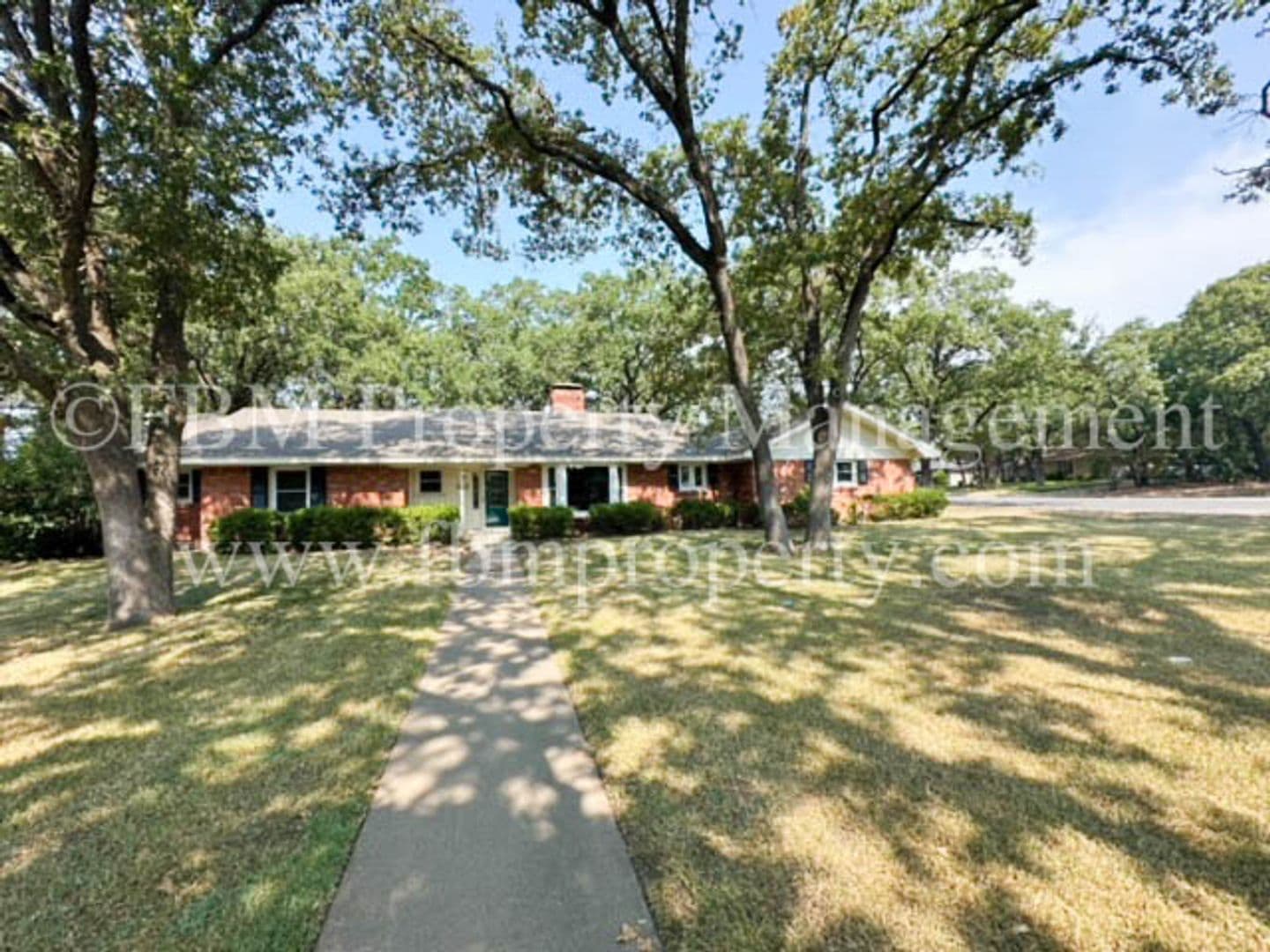 Corsicana House: 900 Dobbins Road