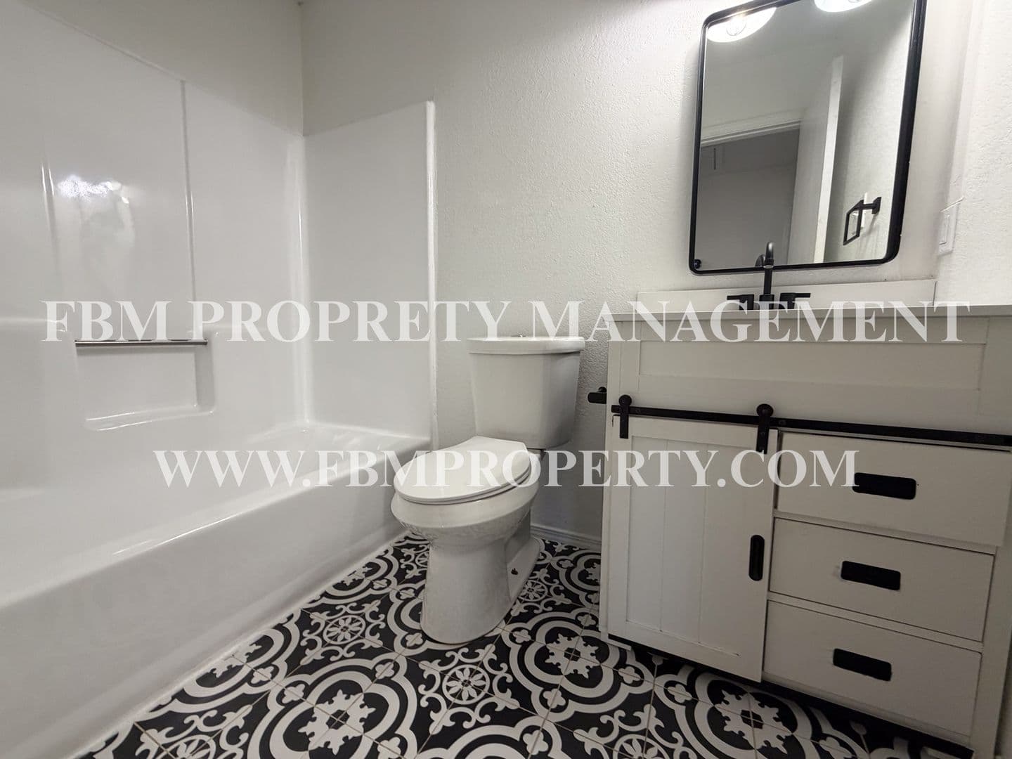 Midlothian House: 616 E Avenue E