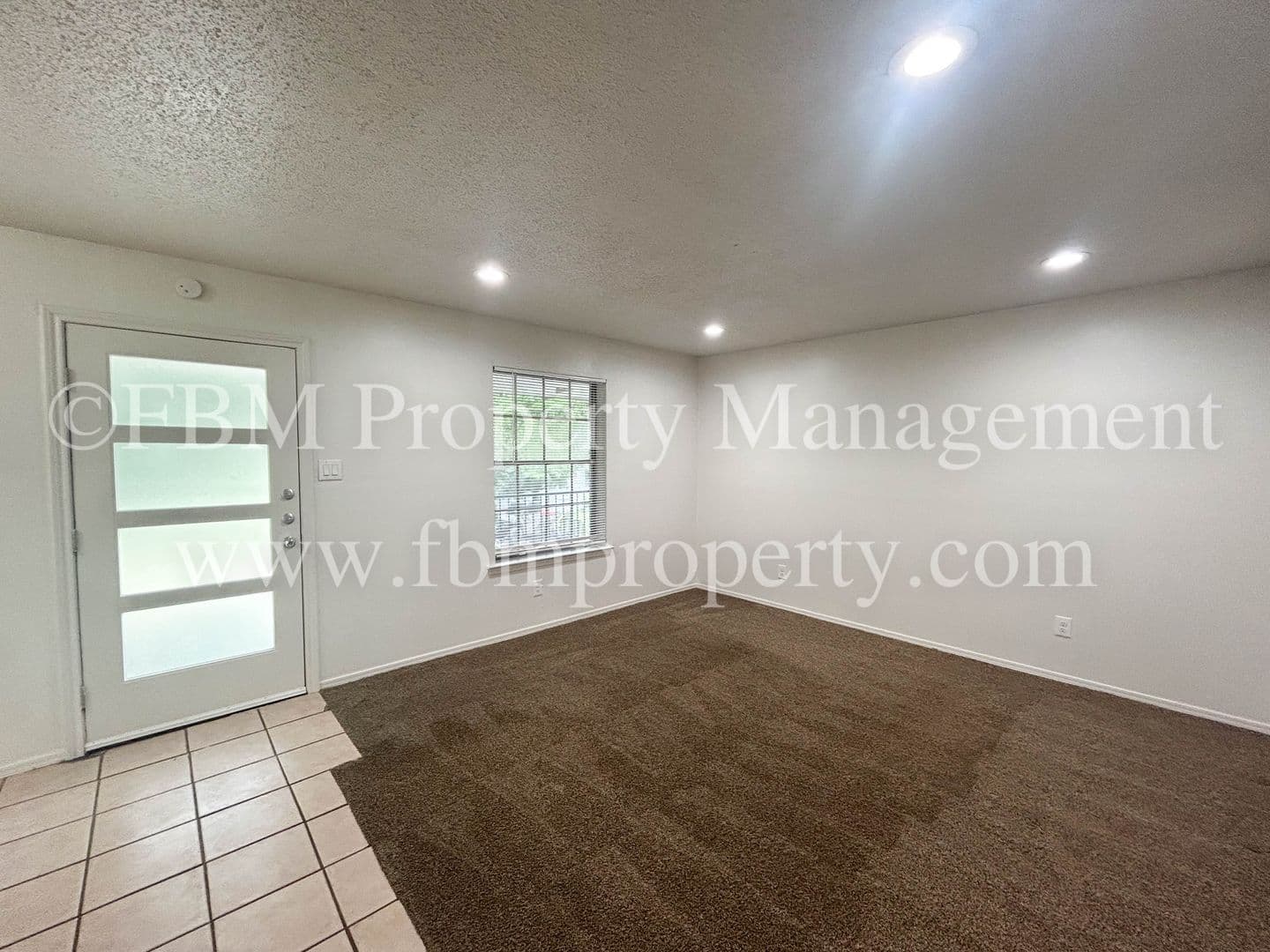 Ennis Apartment: 1401 N Clay Street, Unit G