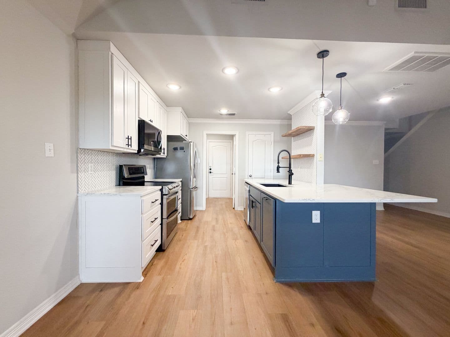 Waxahachie Townhome: 2 Country Club Place  - 2