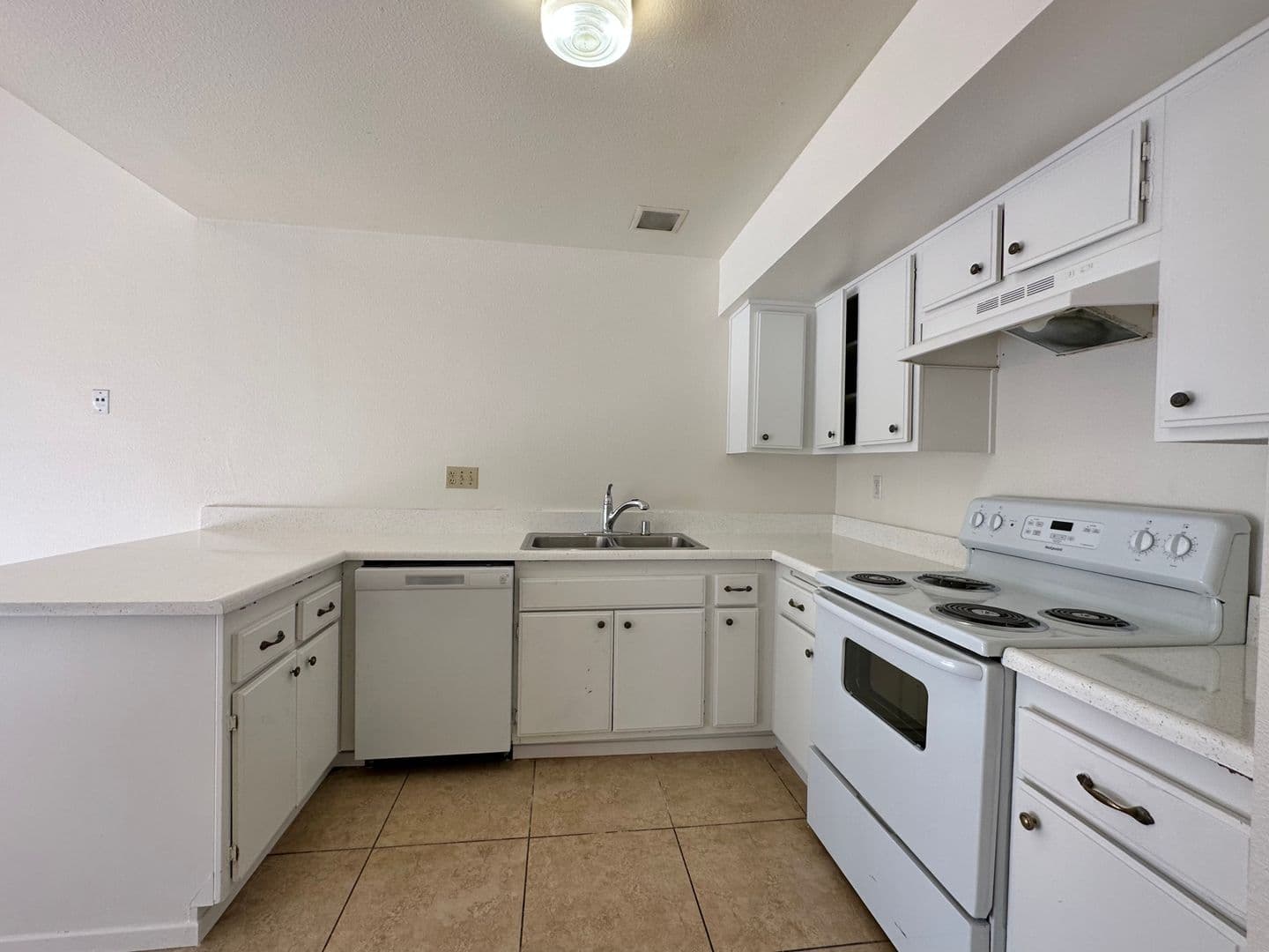 San Diego House: 7007 Pembridge Lane