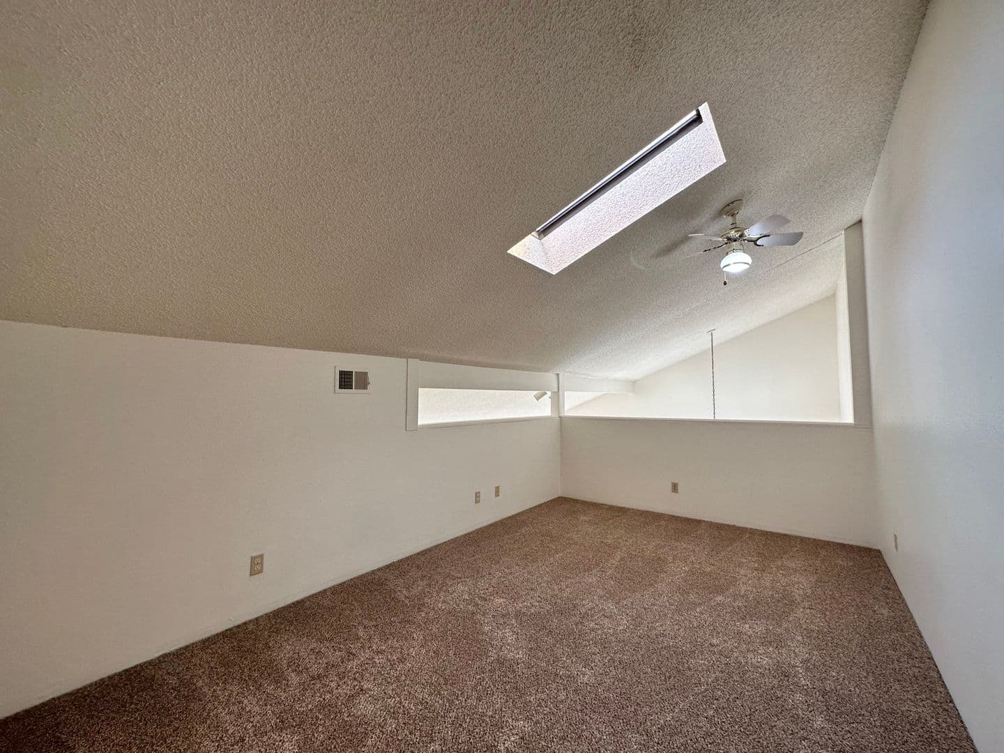 San Diego House: 7007 Pembridge Lane