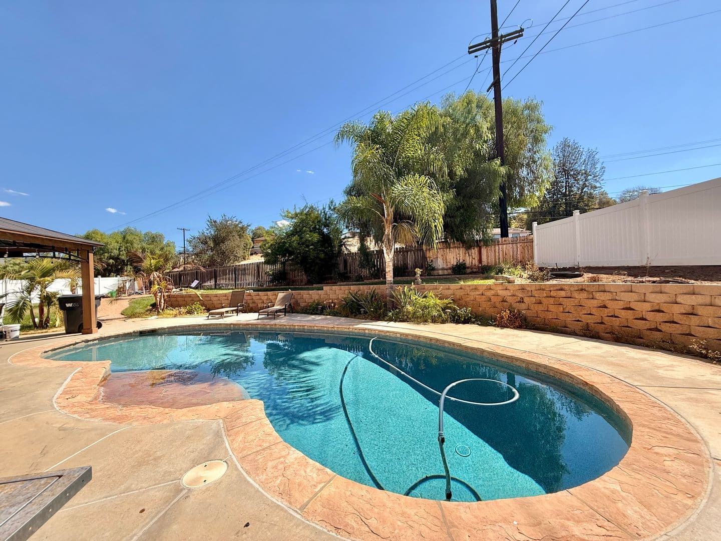 Lakeside House: 9150 Winter Gardens Blvd