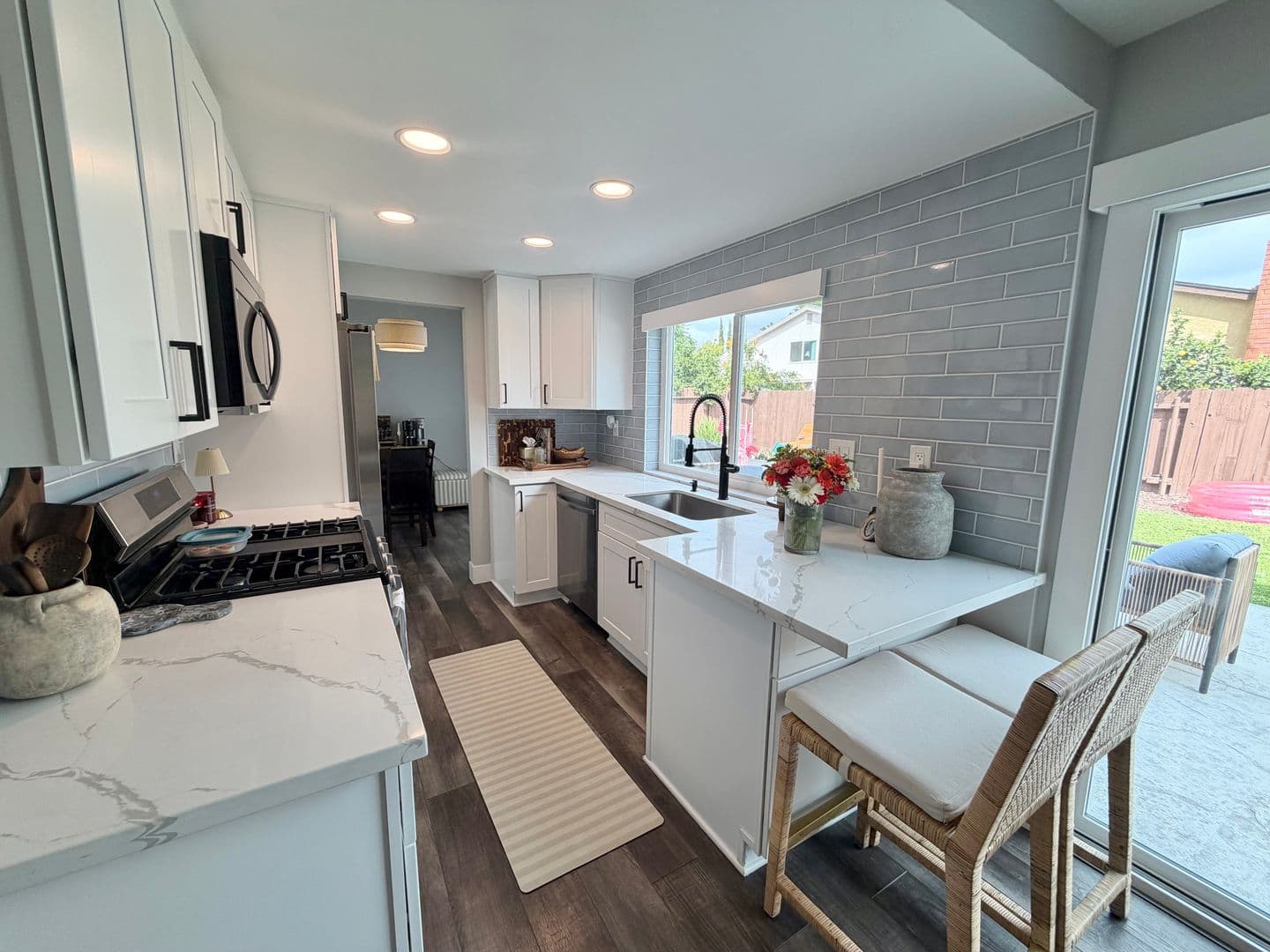 Oceanside House: 4588 Vinyard St