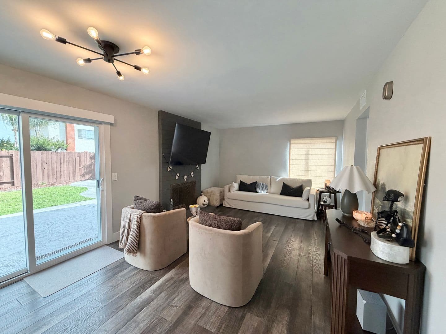 Oceanside House: 4588 Vinyard St