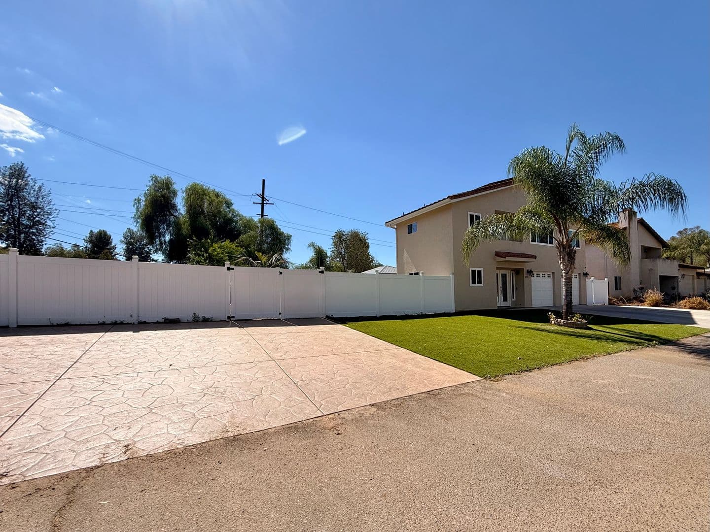 Lakeside House: 9150 Winter Gardens Blvd