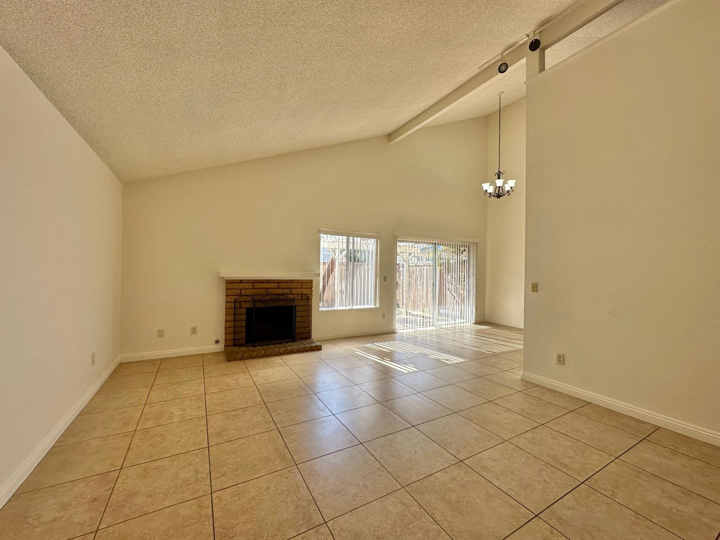 San Diego House: 7007 Pembridge Lane