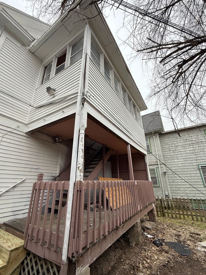Rochester Apartment: 1132 Monroe Ave