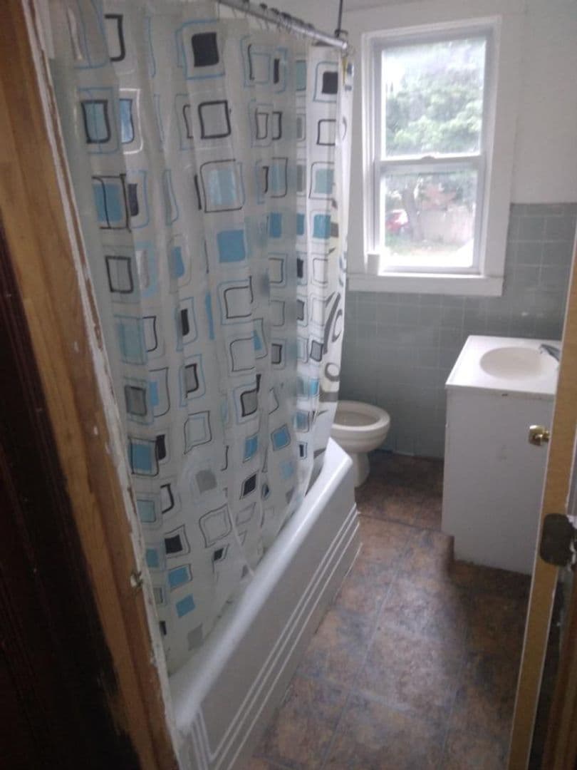 Rochester Apartment: 209 Spencer St