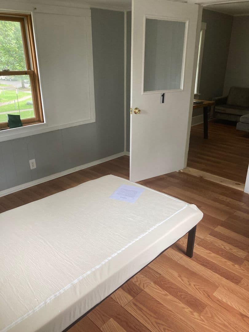 Rochester Apartment: 323 Wellington Ave