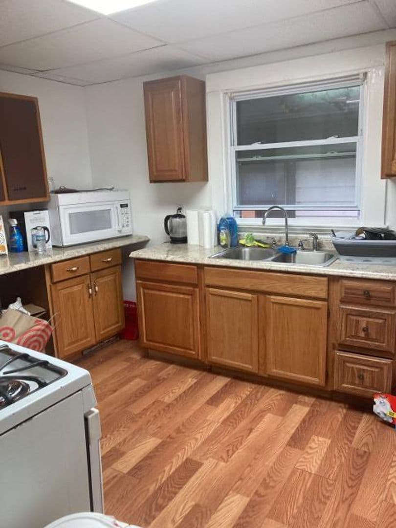 Rochester Apartment: 323 Wellington Ave