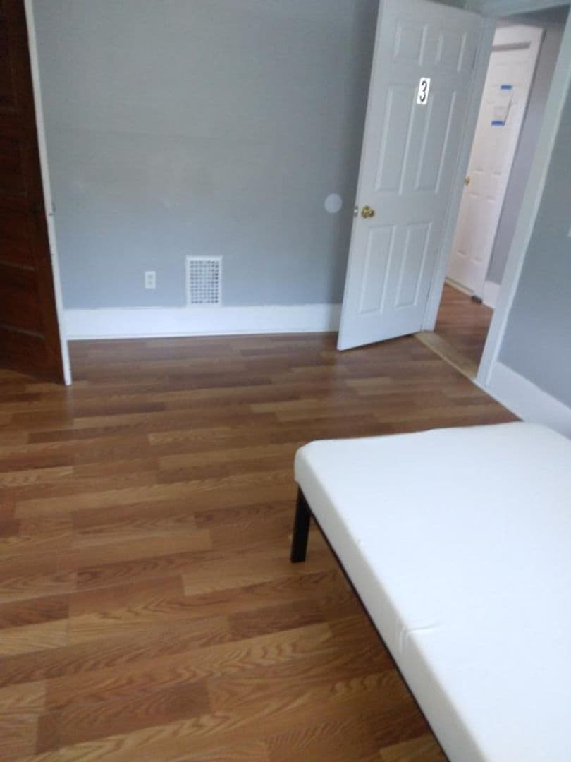 Rochester Apartment: 323 Wellington Ave