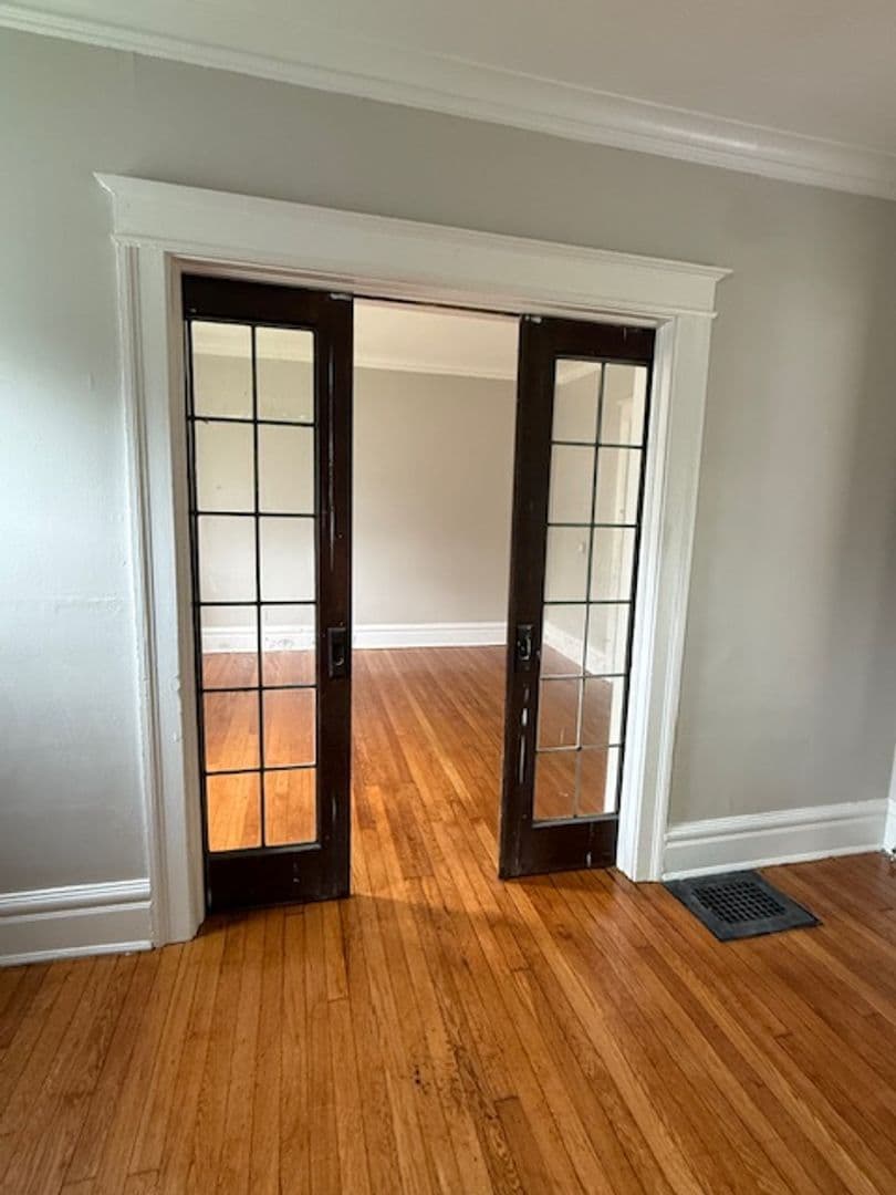 Rochester Apartment: 294 Chili Ave