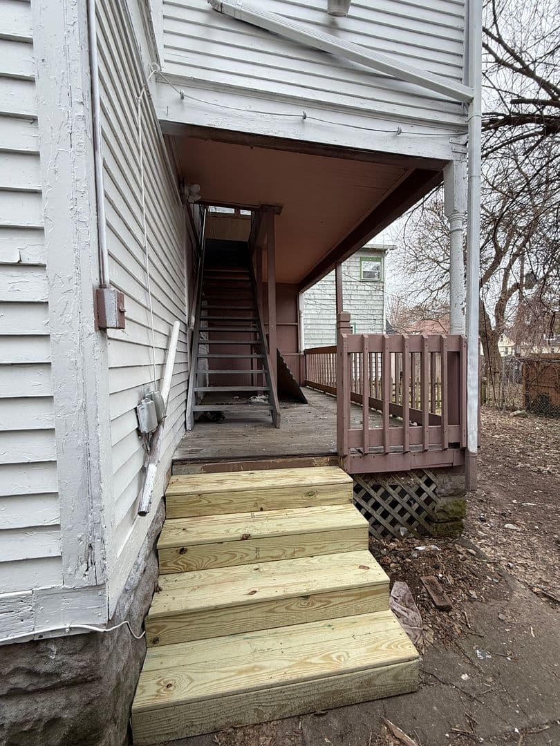 Rochester Apartment: 1132 Monroe Ave