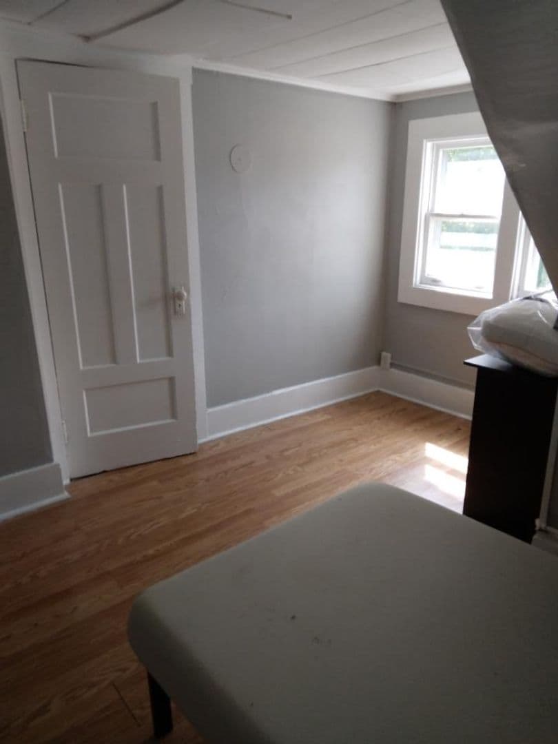 Rochester Apartment: 323 Wellington Ave