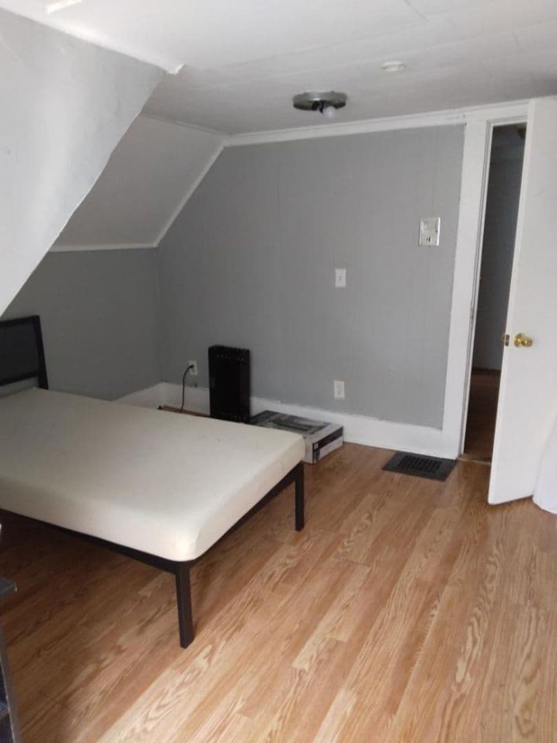Rochester Apartment: 323 Wellington Ave