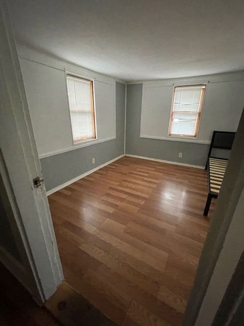 Rochester Apartment: 323 Wellington Ave