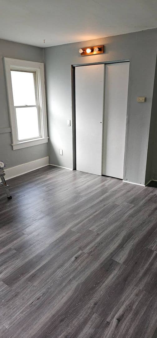 Rochester Apartment: 209 Spencer St