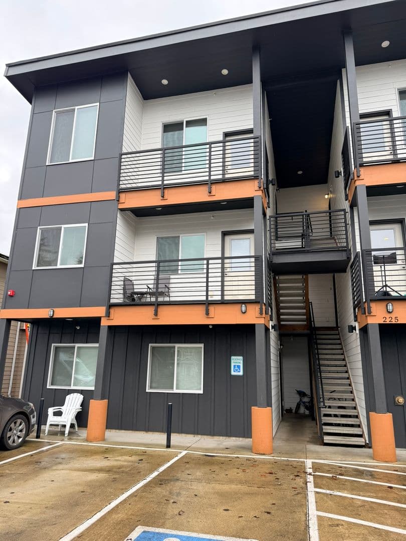 Granite Falls Apartment: 225 Penny Ave.