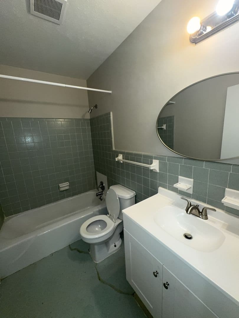 Columbus Apartment: 1011 Oakview Avenue