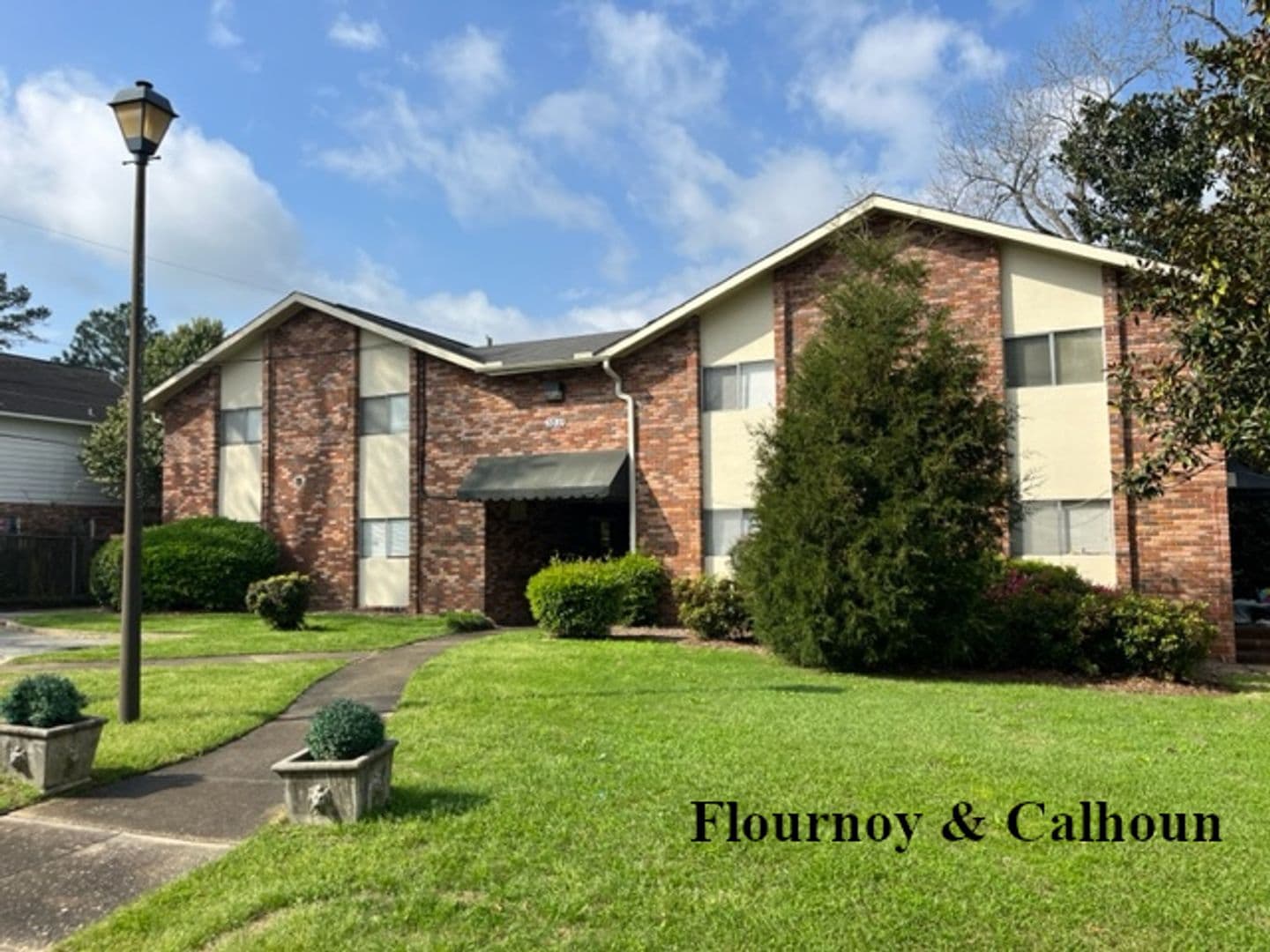 Columbus Apartment: 1011 Oakview Avenue