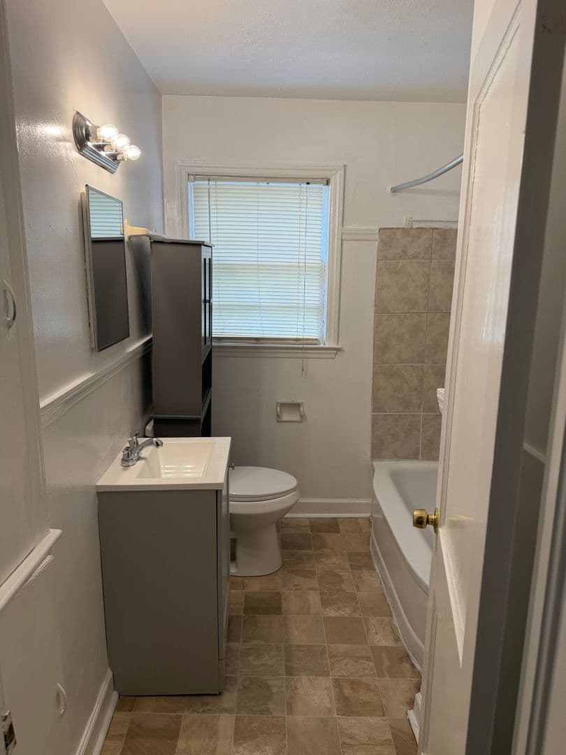 Columbus Apartment: 7 Lafayette Drive