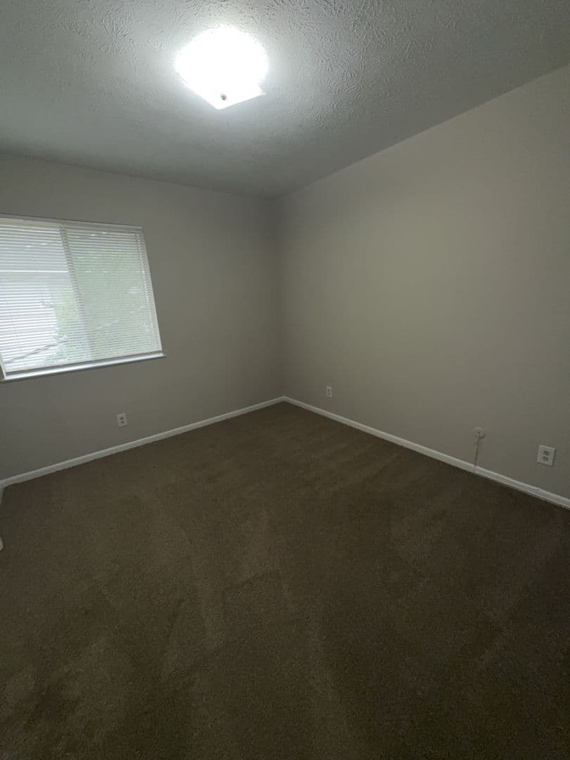 Columbus Apartment: 1011 Oakview Avenue