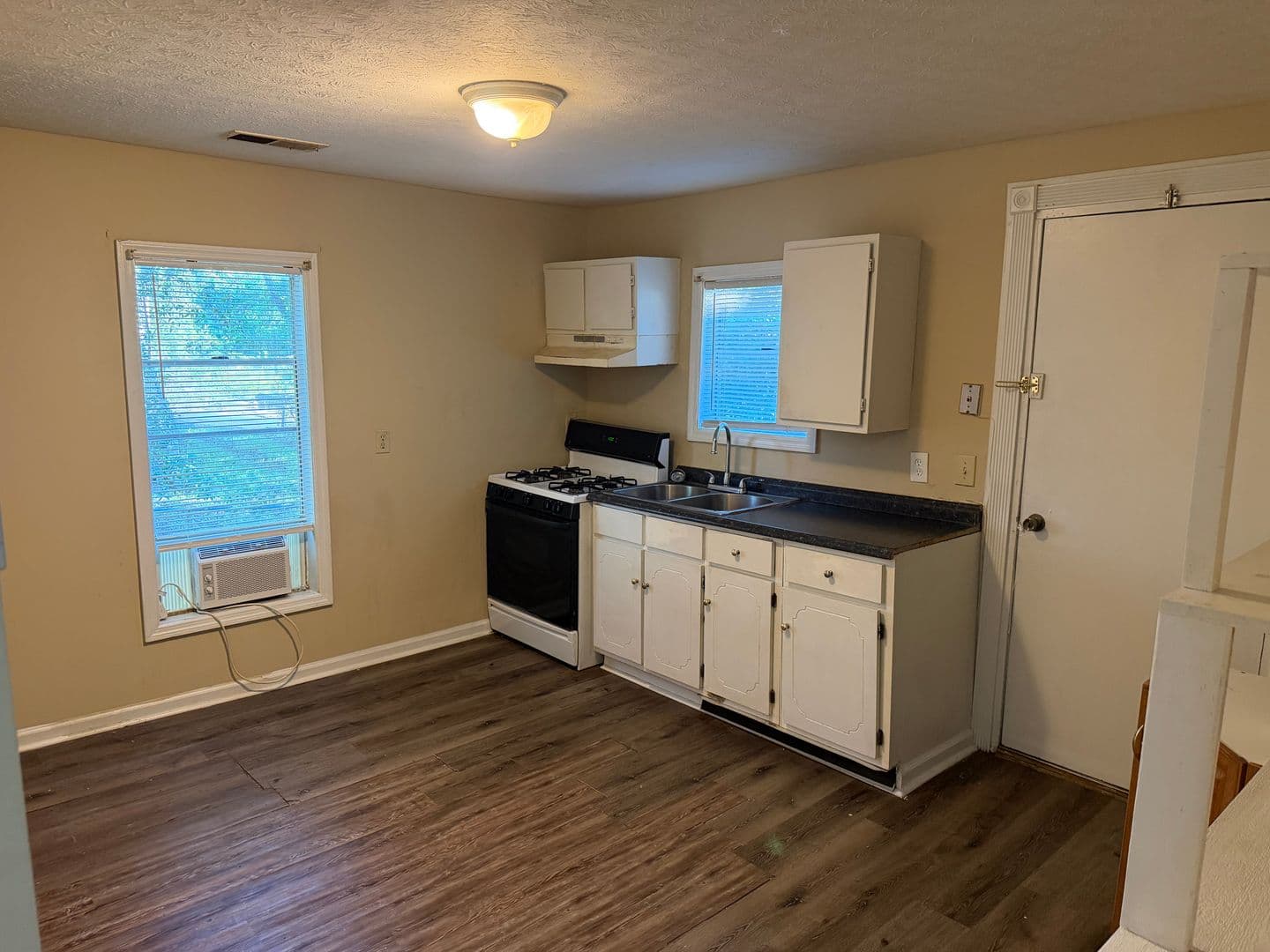 Columbus House: 938 Samson Avenue
