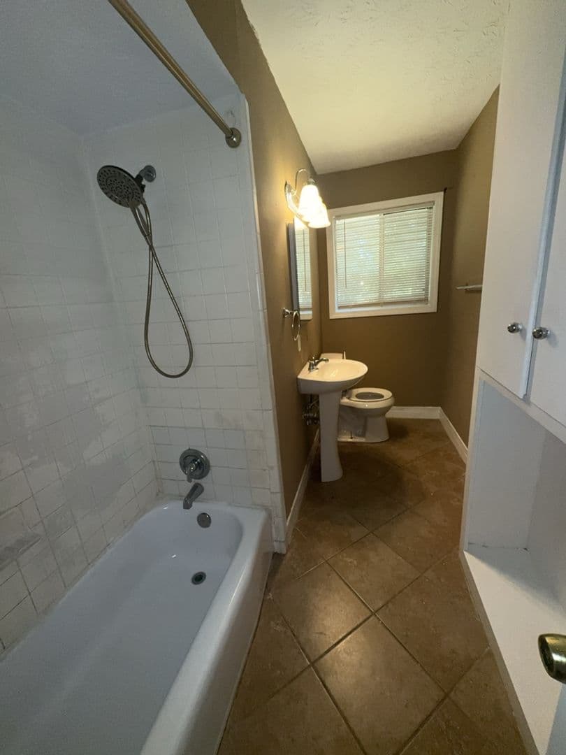 Columbus House: 624 Wright Drive