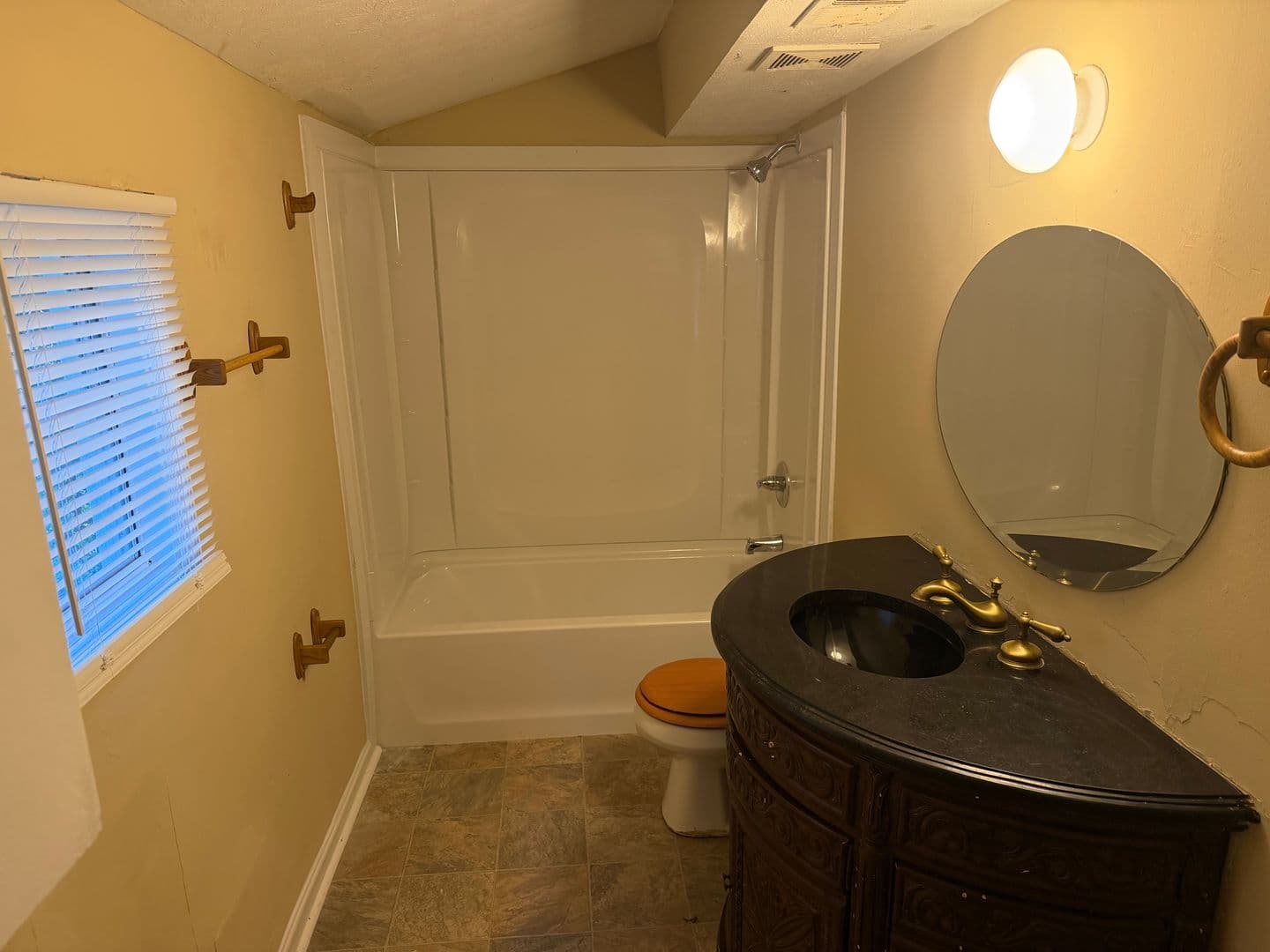 Columbus House: 938 Samson Avenue