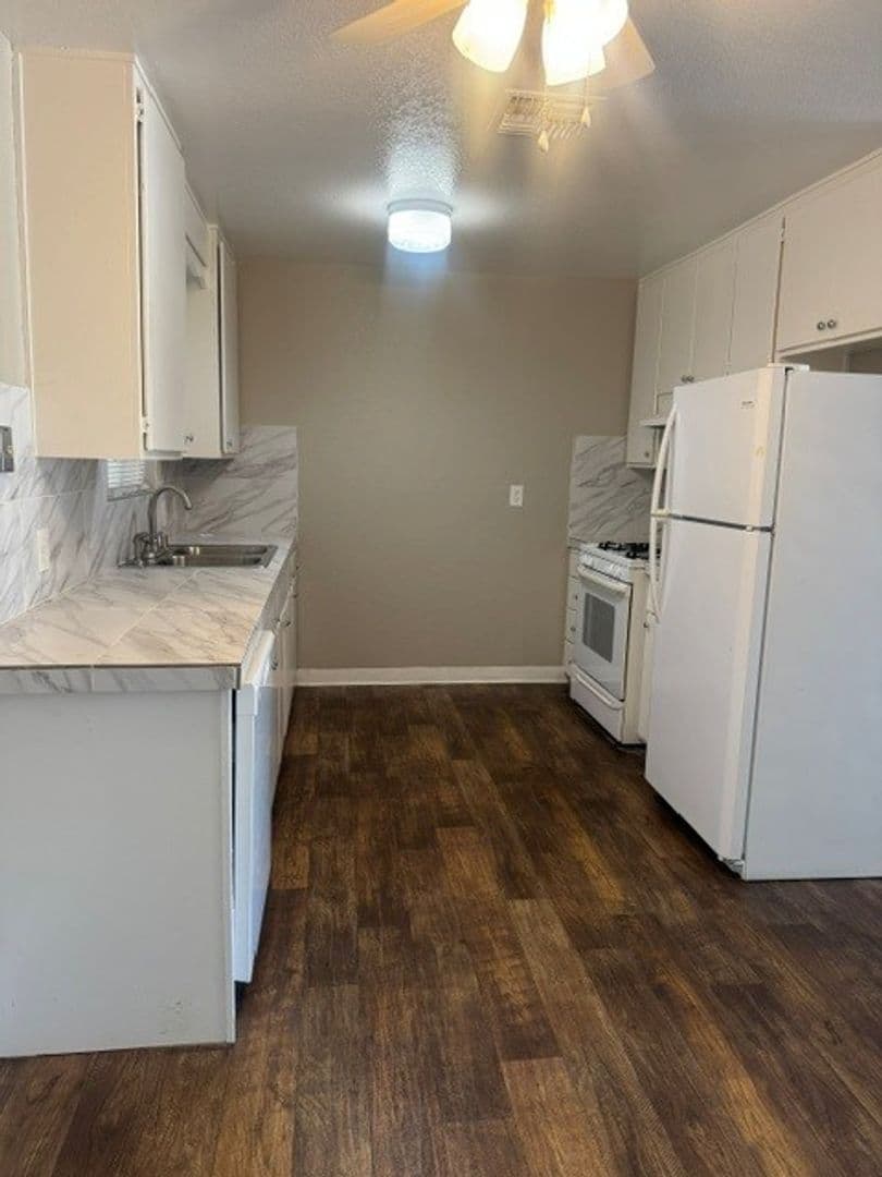 Modesto Apartment: 222 Corson Avenue