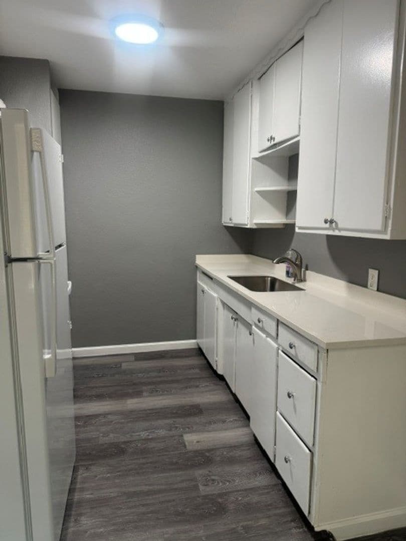 Modesto Apartment: 116 Fairview Avenue