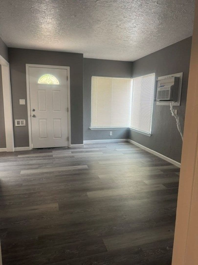 Modesto Apartment: 116 Fairview Avenue