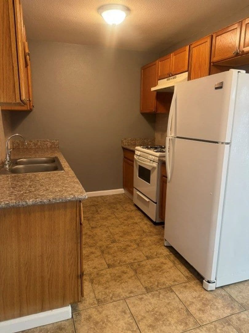 Modesto Apartment: 114 Fairview Avenue