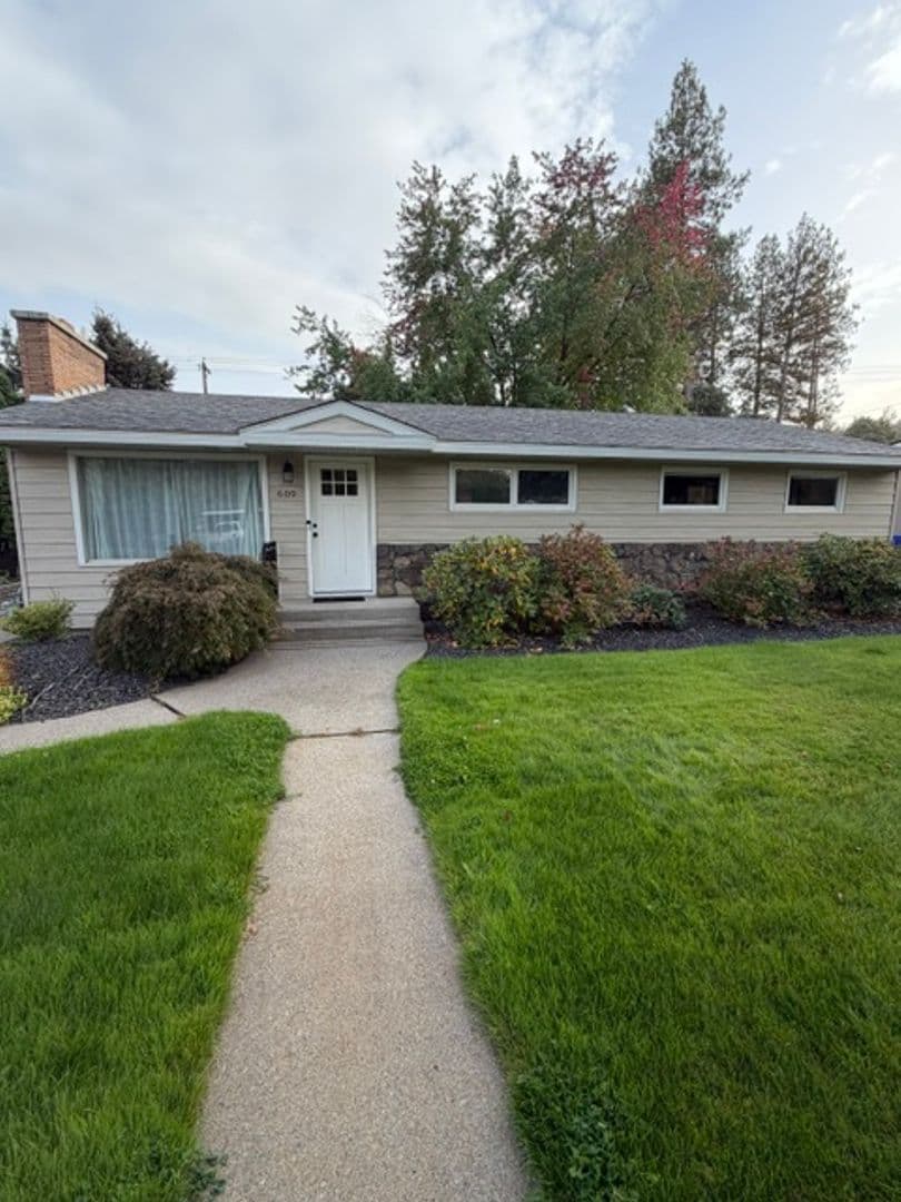 Spokane House: 609 W Barnes Rd