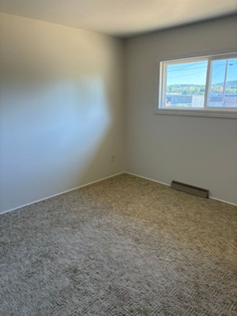 Spokane House: 7514 E Sinto Ave