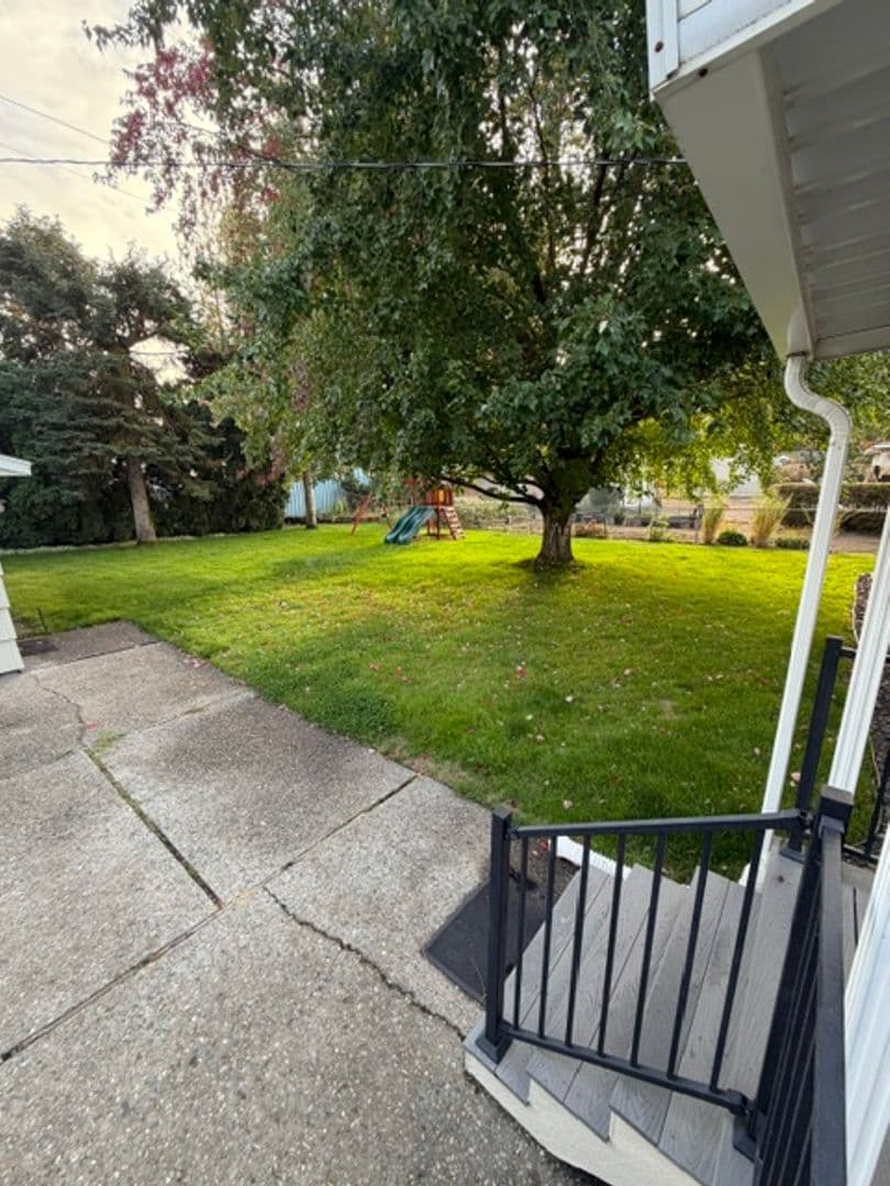 Spokane House: 609 W Barnes Rd