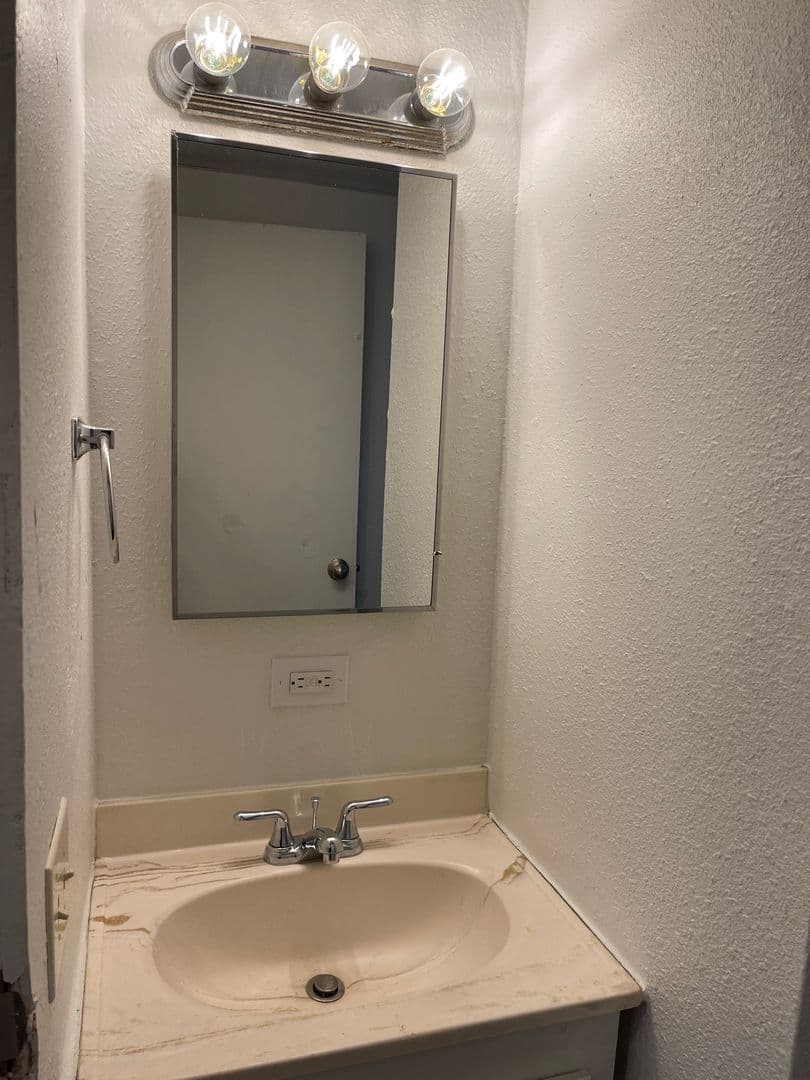 Spokane Apartment: 4812 N Lacey