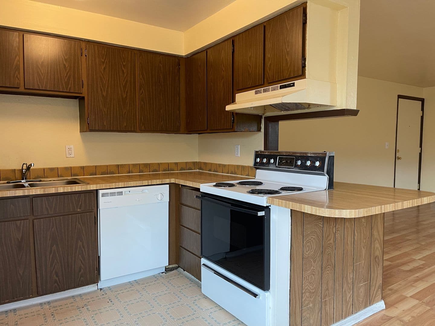 Spokane Apartment: 3001-3007 N Lee St.