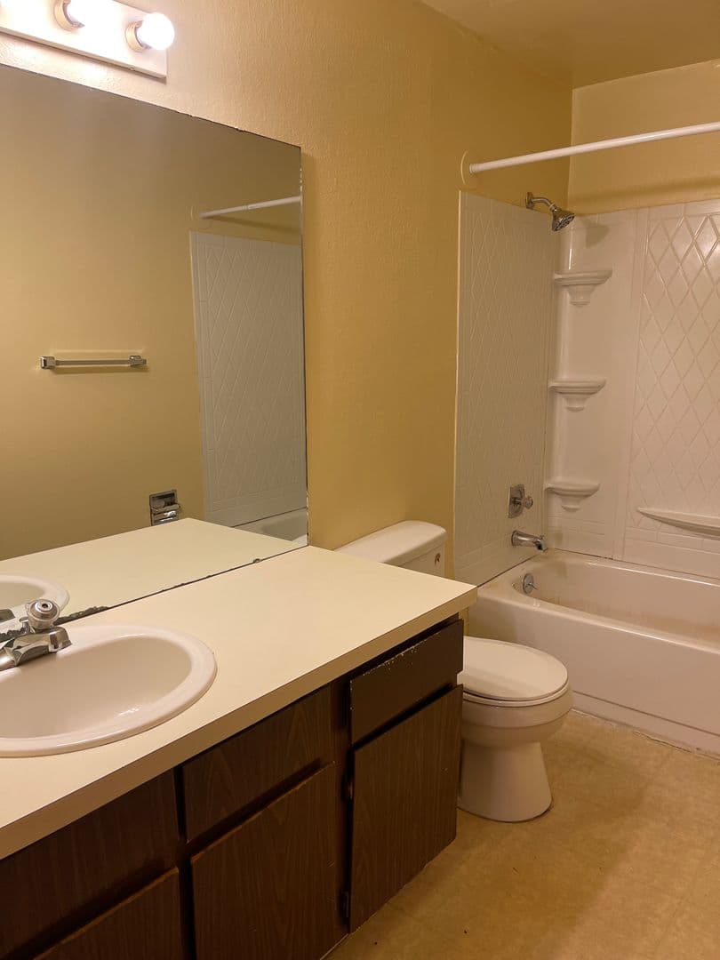 Spokane Apartment: 3001-3007 N Lee St.