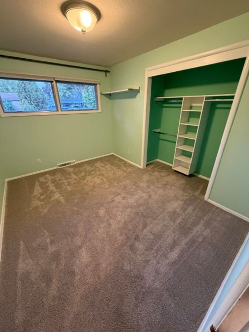 Spokane House: 609 W Barnes Rd