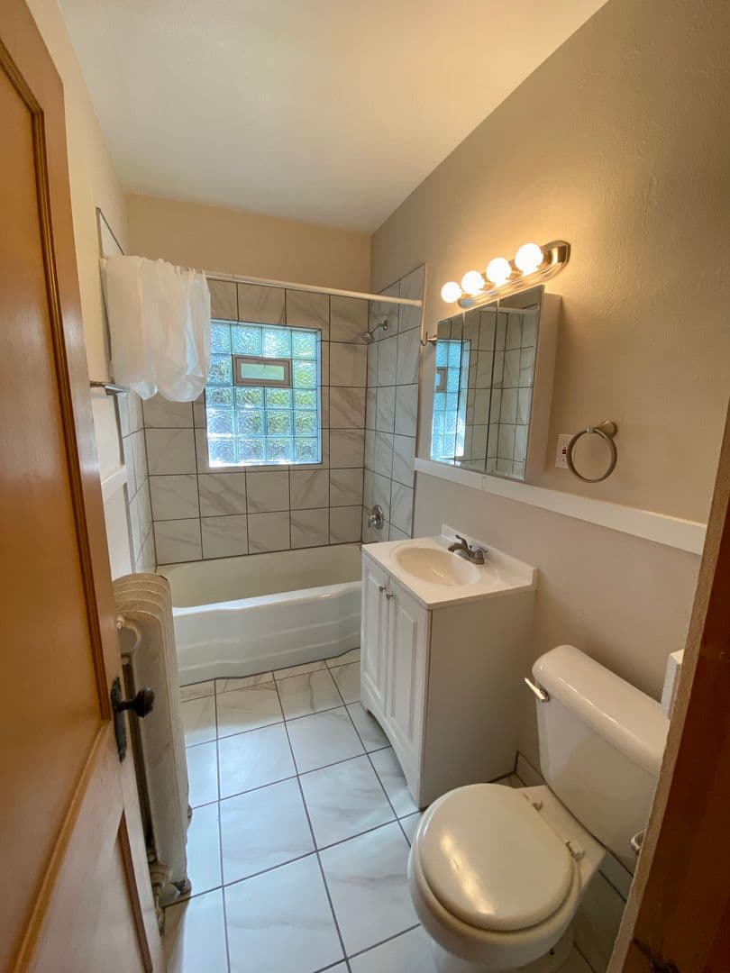 St Paul Apartment: 2176 Dayton Ave