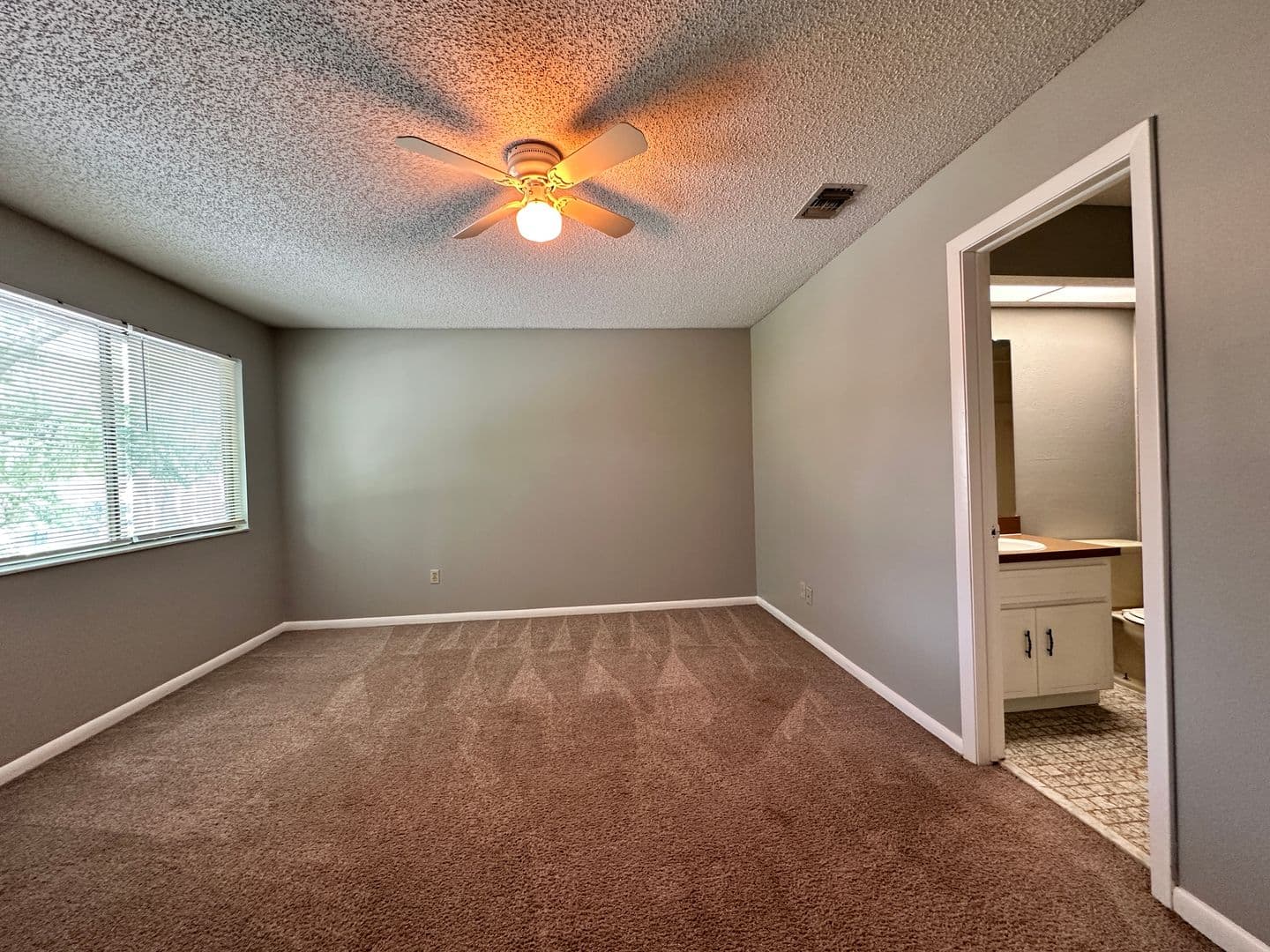 JACKSONVILLE House: 4443 WINDERGATE DR