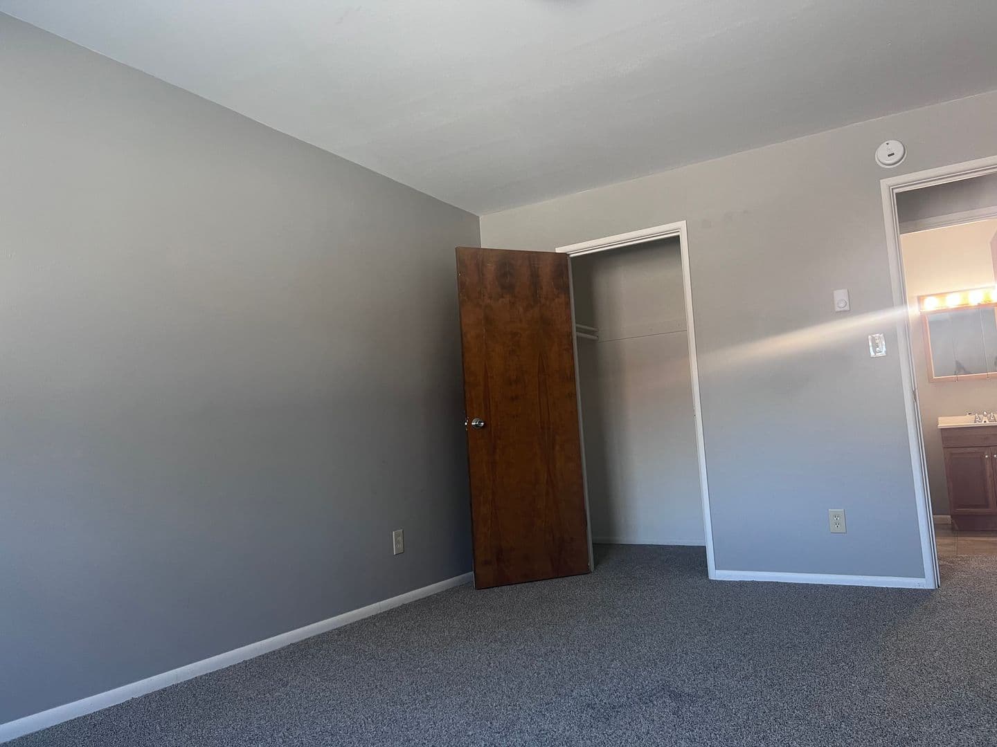 Fargo Apartment: 2211 17th St S