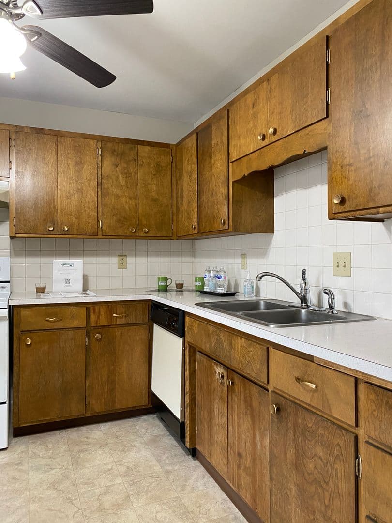Fargo Apartment: 2211 17th St S