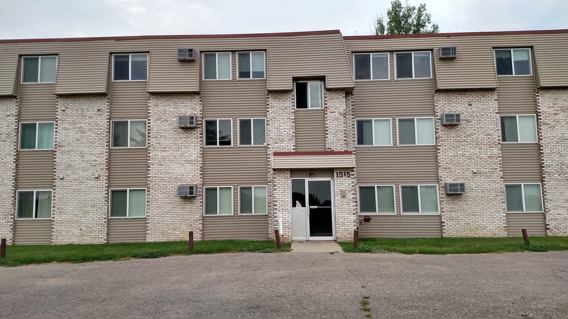 Fergus Falls Apartment: 1515 College Way